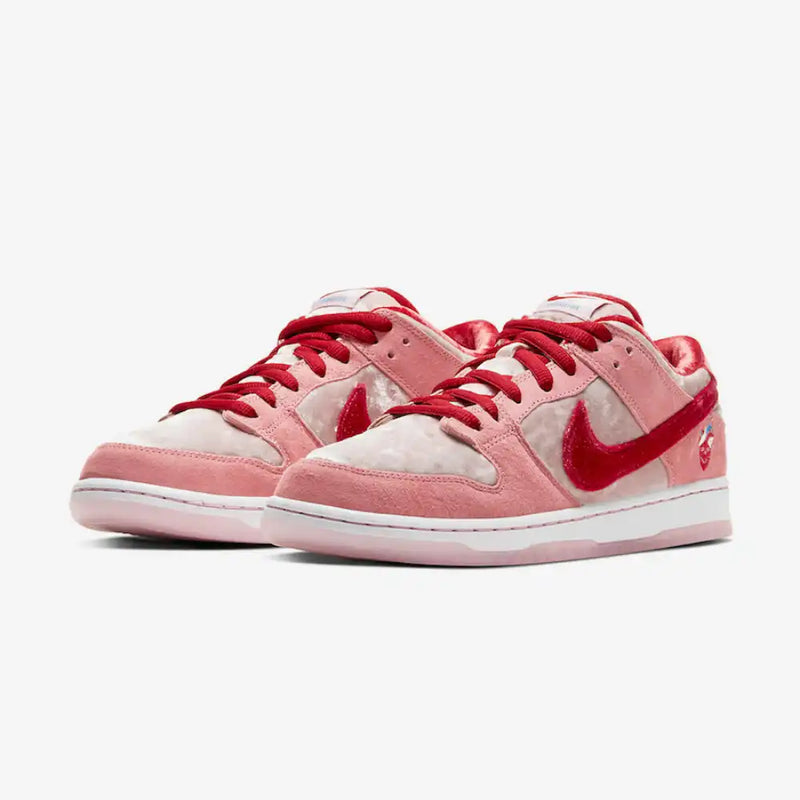 Nike SB Dunk Low StrangeLove Skateboards (CT2552-800)